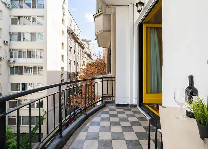 Quiet And Classic Studio With Cismigiu Park View